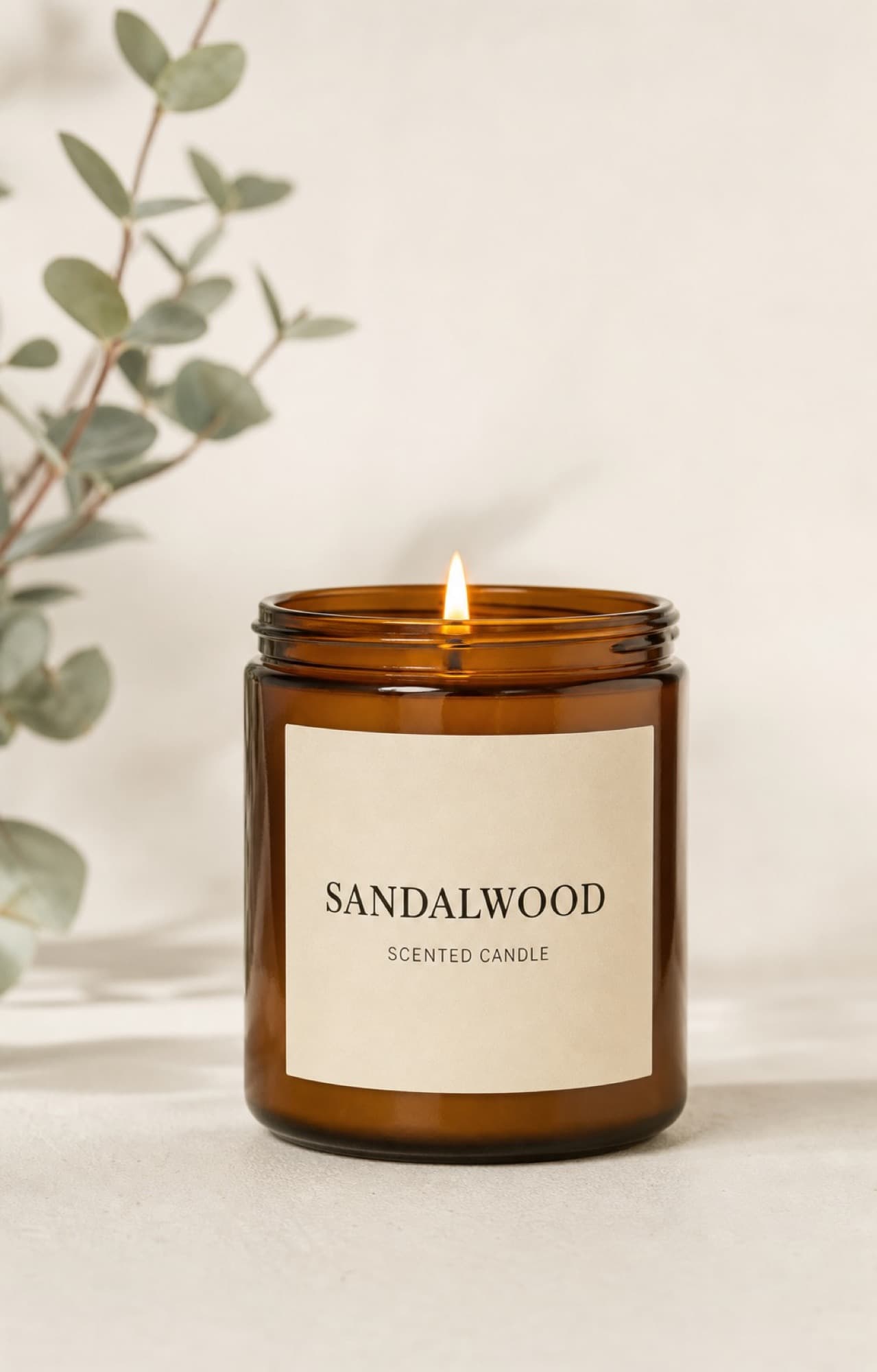 Amber sandalwood candle product photo